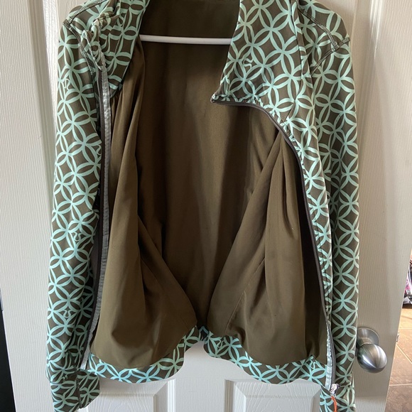 Lululemon jacket with mesh lining - Picture 6 of 6